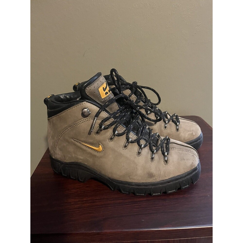 Nike Air ACG Hiking Boots Womens 7 US Leather High Top Vtg Y2K 148035-271